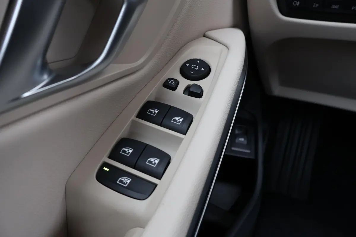 330e | SoH 100% | M-Sport Pakket | Active Cruise | Hifi | Parking Plus | Stuur & Stoelverwarming | Comfort Access |