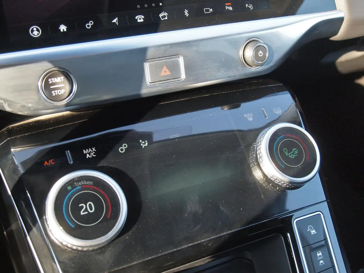 EV400 SE 90 kWh | Panoramadak | Camera | Head-Up Display | Meridian Audio | Stoelmemory |