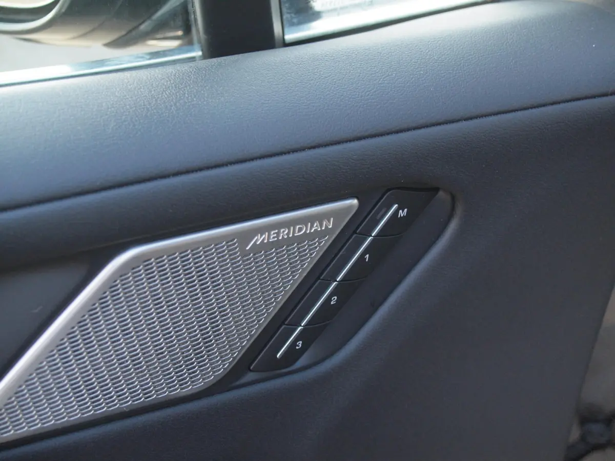 EV400 SE 90 kWh | Panoramadak | Camera | Head-Up Display | Meridian Audio | Stoelmemory |