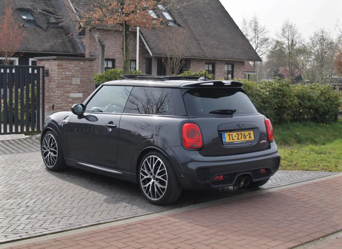 2.0 John Cooper Works Chili | 231 PK | Panoramadak | Head-Up Display | Harman Kardon | Camera | Automaat |