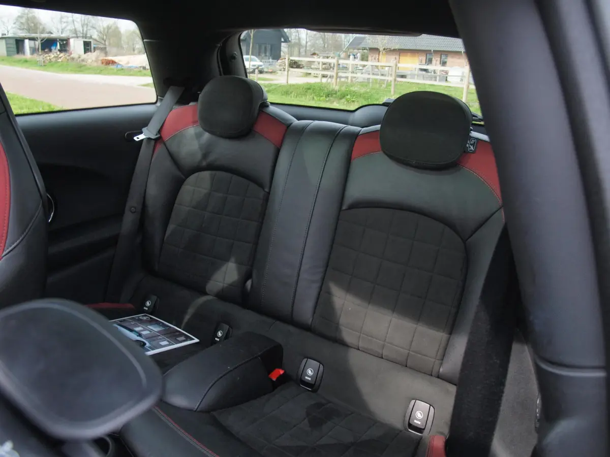 2.0 John Cooper Works Chili | 231 PK | Panoramadak | Head-Up Display | Harman Kardon | Camera | Automaat |
