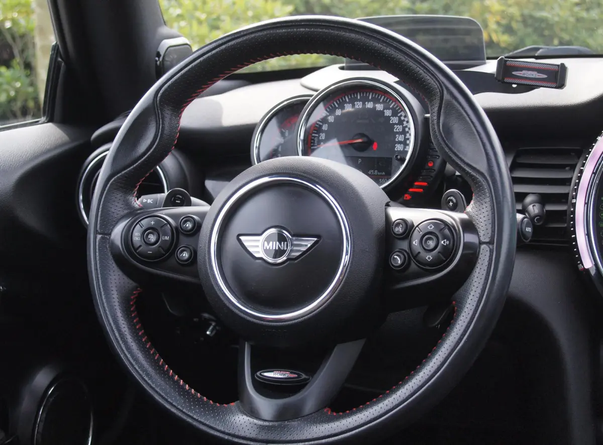 2.0 John Cooper Works Chili | 231 PK | Panoramadak | Head-Up Display | Harman Kardon | Camera | Automaat |
