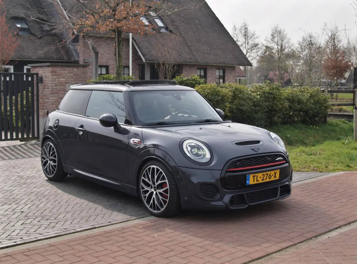 2.0 John Cooper Works Chili | 231 PK | Panoramadak | Head-Up Display | Harman Kardon | Camera | Automaat |