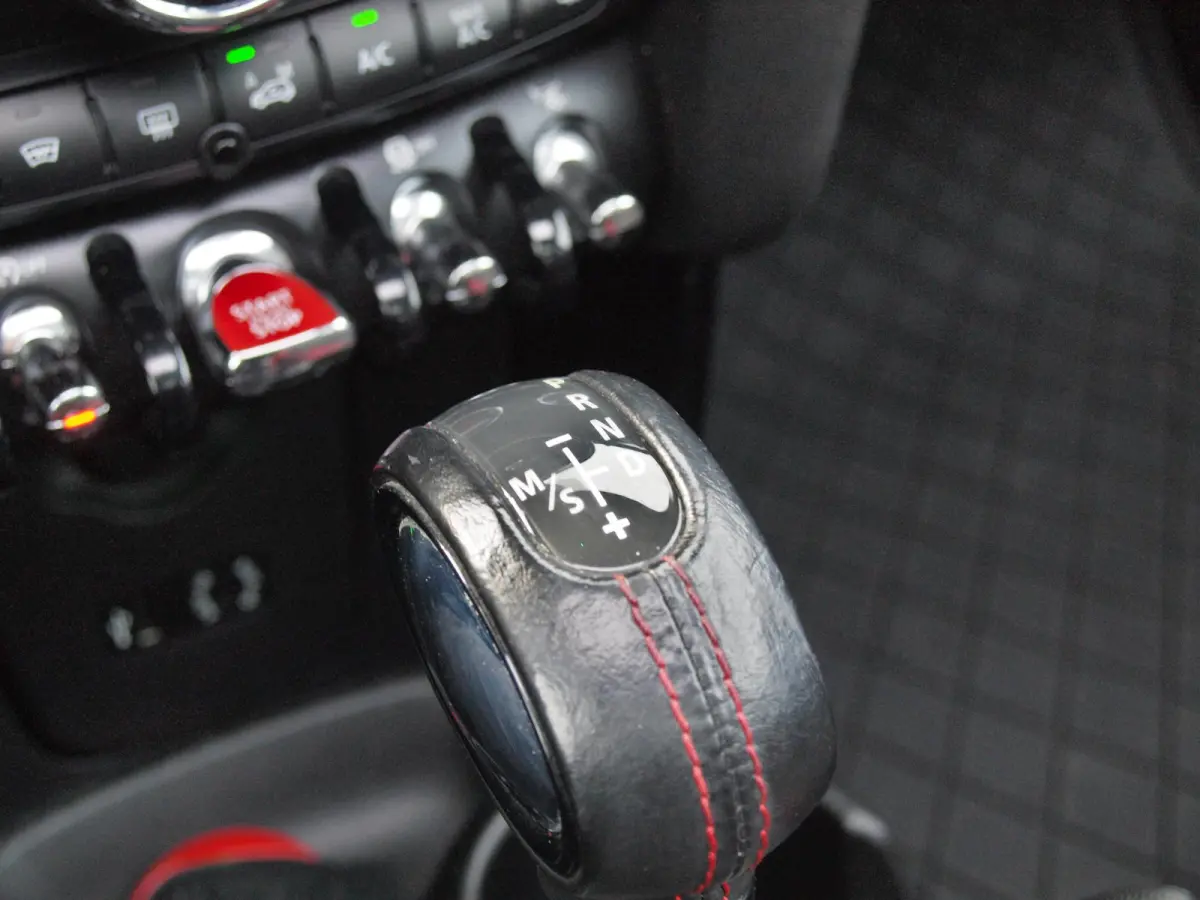 2.0 John Cooper Works Chili | 231 PK | Panoramadak | Head-Up Display | Harman Kardon | Camera | Automaat |