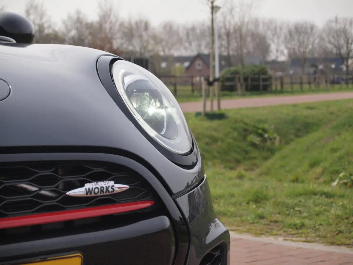 2.0 John Cooper Works Chili | 231 PK | Panoramadak | Head-Up Display | Harman Kardon | Camera | Automaat |