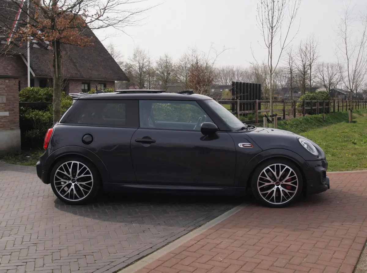 2.0 John Cooper Works Chili | 231 PK | Panoramadak | Head-Up Display | Harman Kardon | Camera | Automaat |