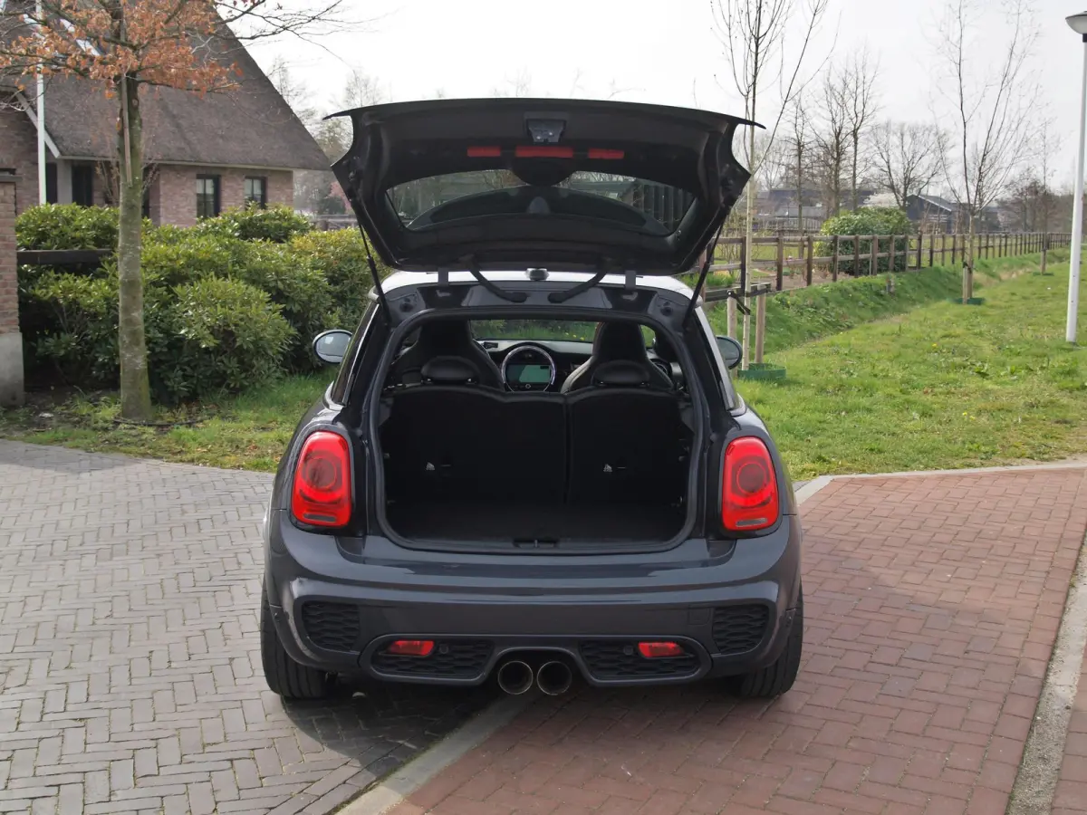 2.0 John Cooper Works Chili | 231 PK | Panoramadak | Head-Up Display | Harman Kardon | Camera | Automaat |