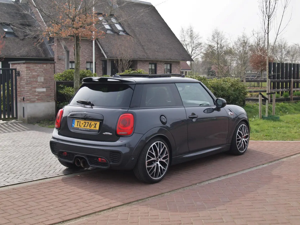 2.0 John Cooper Works Chili | 231 PK | Panoramadak | Head-Up Display | Harman Kardon | Camera | Automaat |