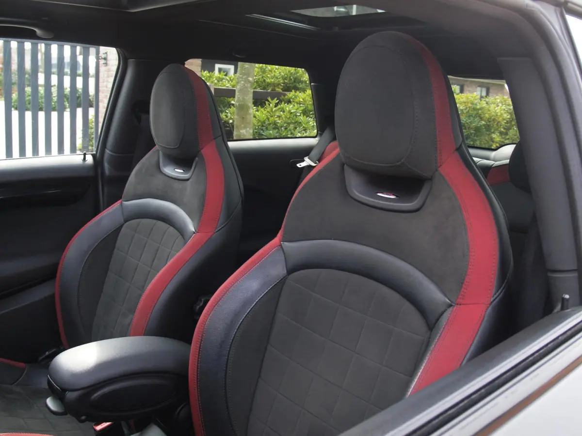 2.0 John Cooper Works Chili | 231 PK | Panoramadak | Head-Up Display | Harman Kardon | Camera | Automaat |