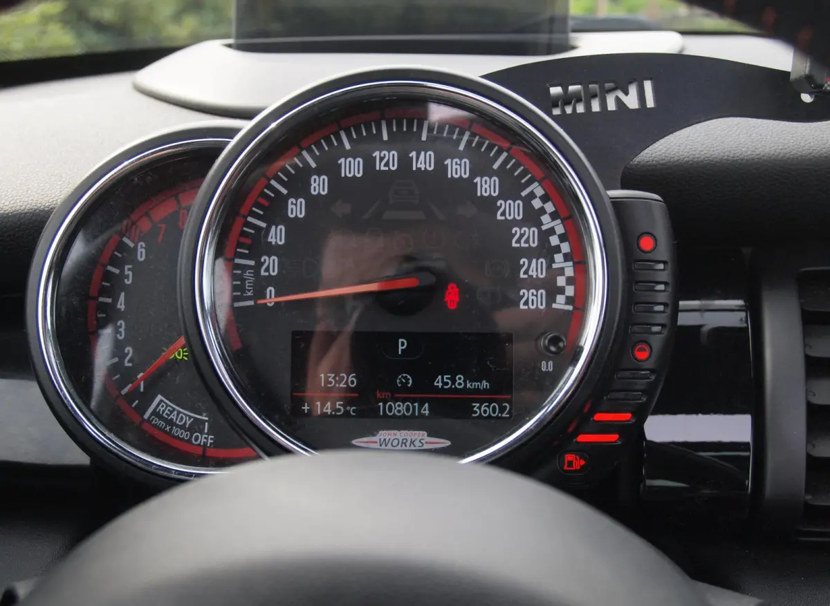 2.0 John Cooper Works Chili | 231 PK | Panoramadak | Head-Up Display | Harman Kardon | Camera | Automaat |