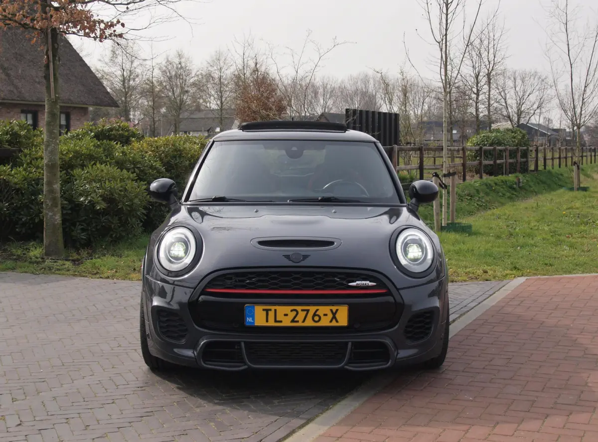 2.0 John Cooper Works Chili | 231 PK | Panoramadak | Head-Up Display | Harman Kardon | Camera | Automaat |