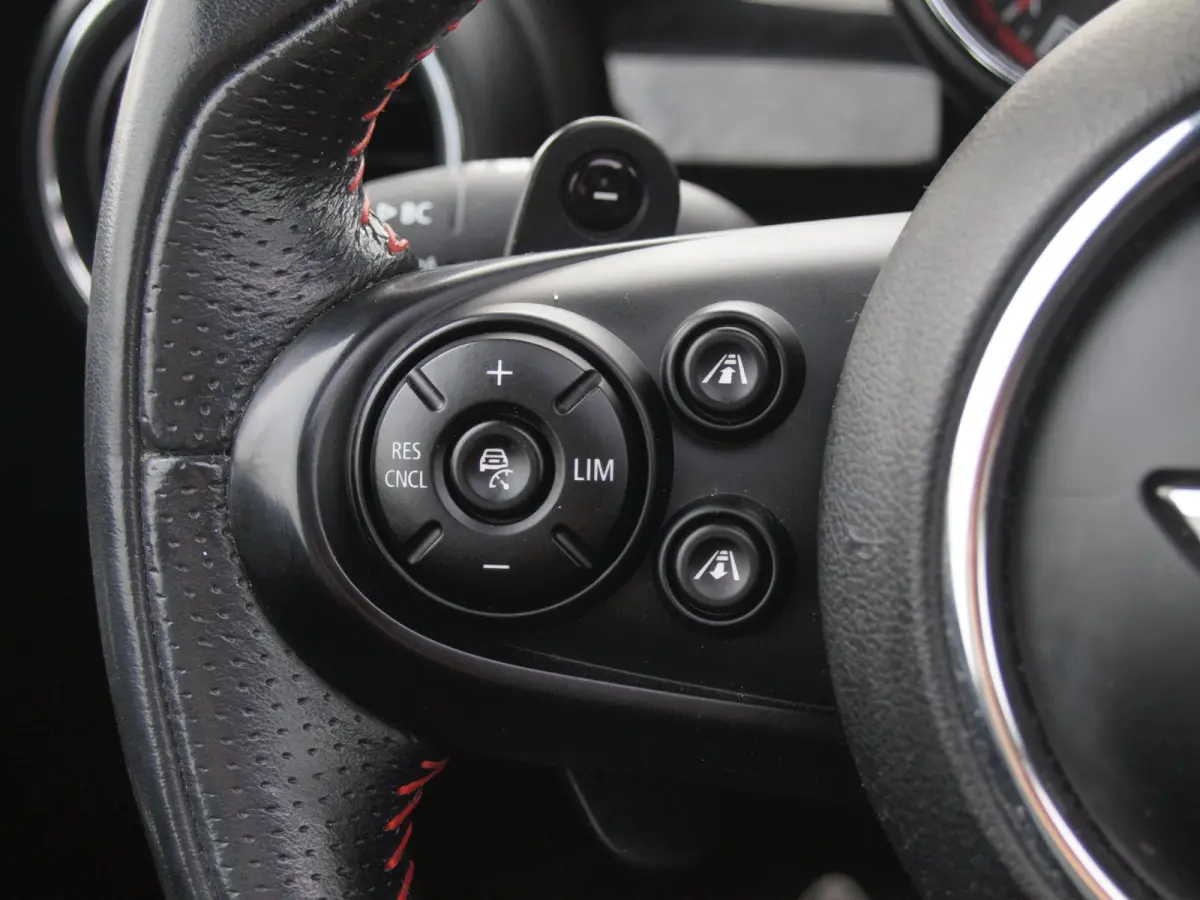 2.0 John Cooper Works Chili | 231 PK | Panoramadak | Head-Up Display | Harman Kardon | Camera | Automaat |