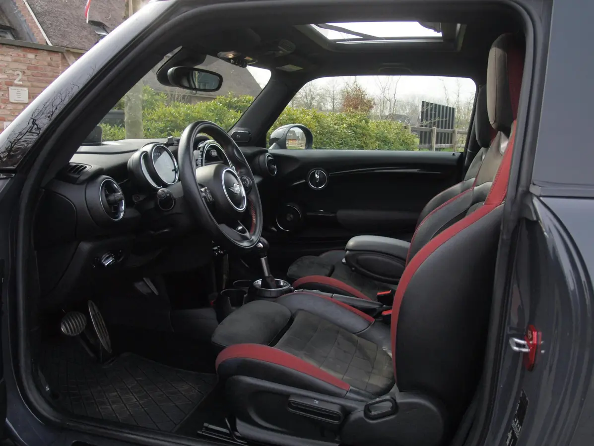 2.0 John Cooper Works Chili | 231 PK | Panoramadak | Head-Up Display | Harman Kardon | Camera | Automaat |