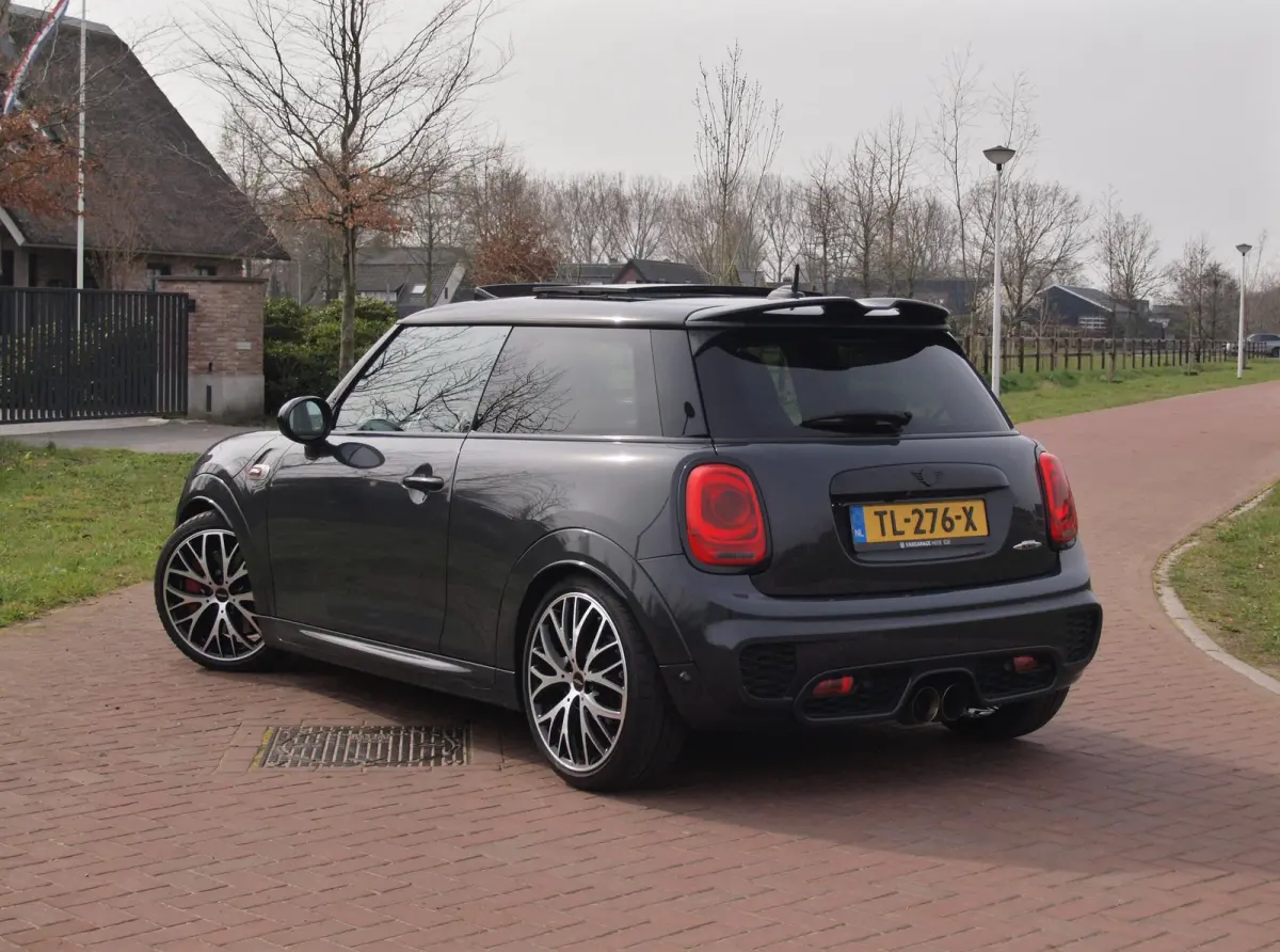 2.0 John Cooper Works Chili | 231 PK | Panoramadak | Head-Up Display | Harman Kardon | Camera | Automaat |
