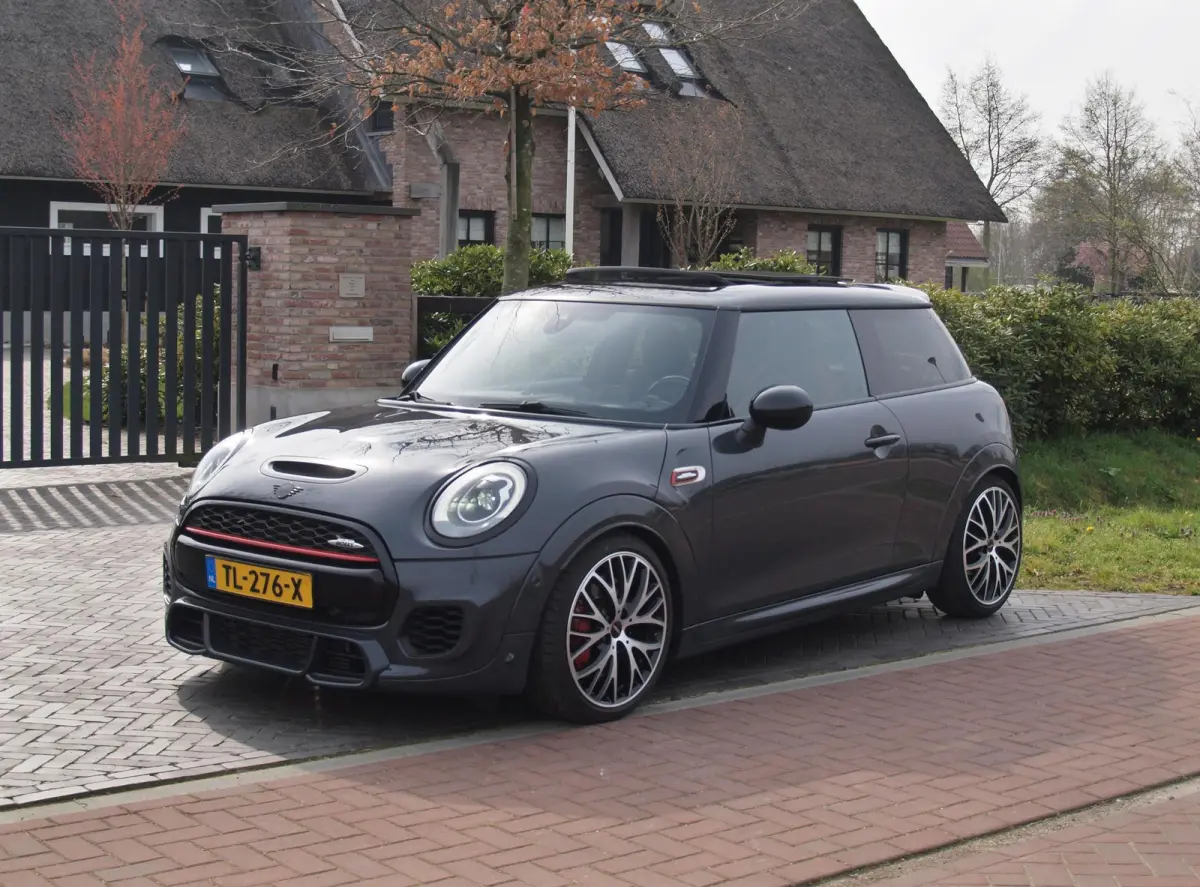 2.0 John Cooper Works Chili | 231 PK | Panoramadak | Head-Up Display | Harman Kardon | Camera | Automaat |