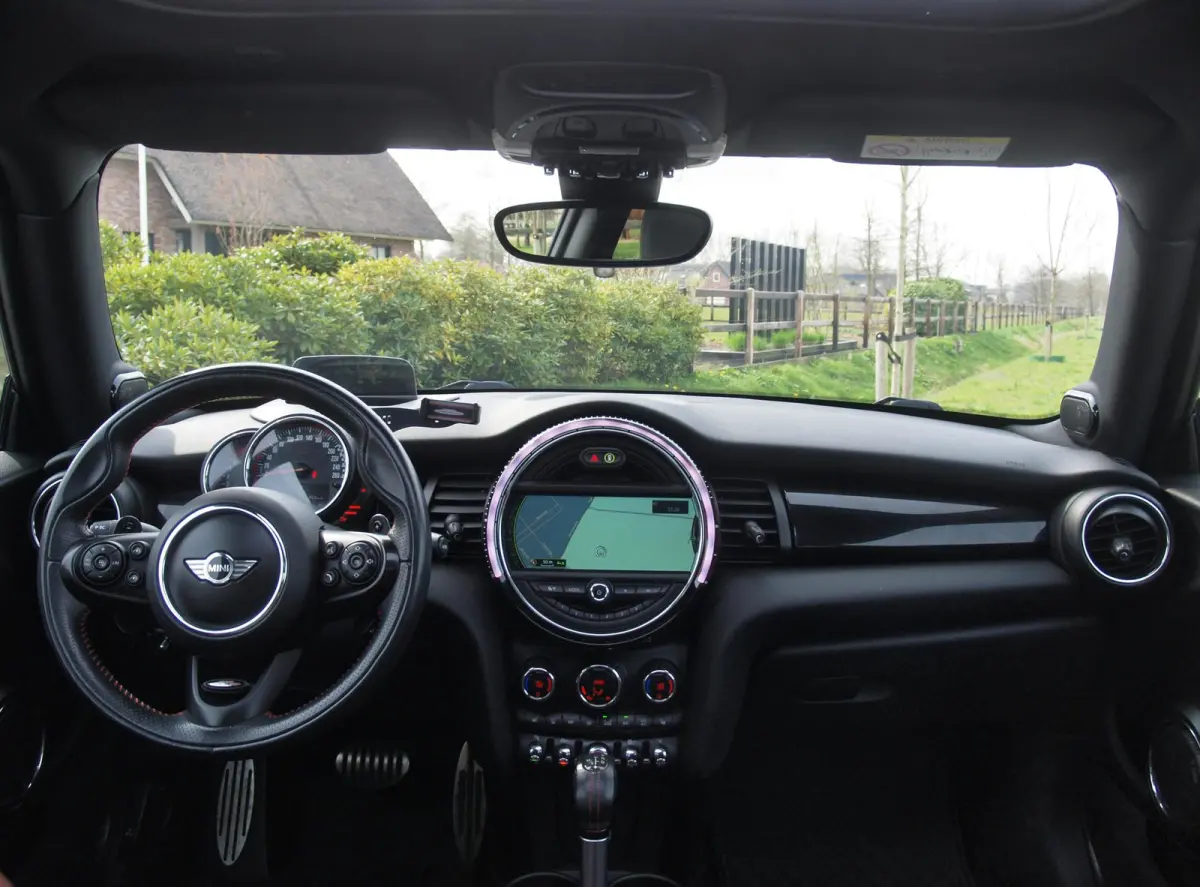 2.0 John Cooper Works Chili | 231 PK | Panoramadak | Head-Up Display | Harman Kardon | Camera | Automaat |