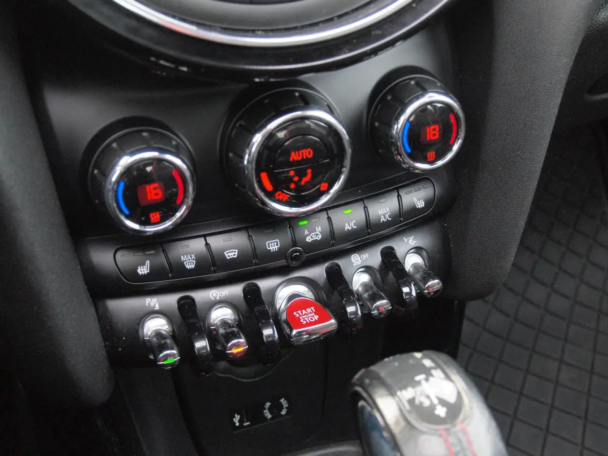 2.0 John Cooper Works Chili | 231 PK | Panoramadak | Head-Up Display | Harman Kardon | Camera | Automaat |