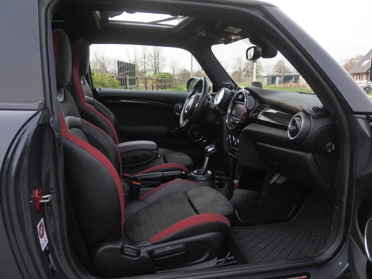 2.0 John Cooper Works Chili | 231 PK | Panoramadak | Head-Up Display | Harman Kardon | Camera | Automaat |