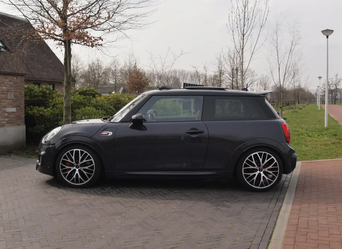 2.0 John Cooper Works Chili | 231 PK | Panoramadak | Head-Up Display | Harman Kardon | Camera | Automaat |