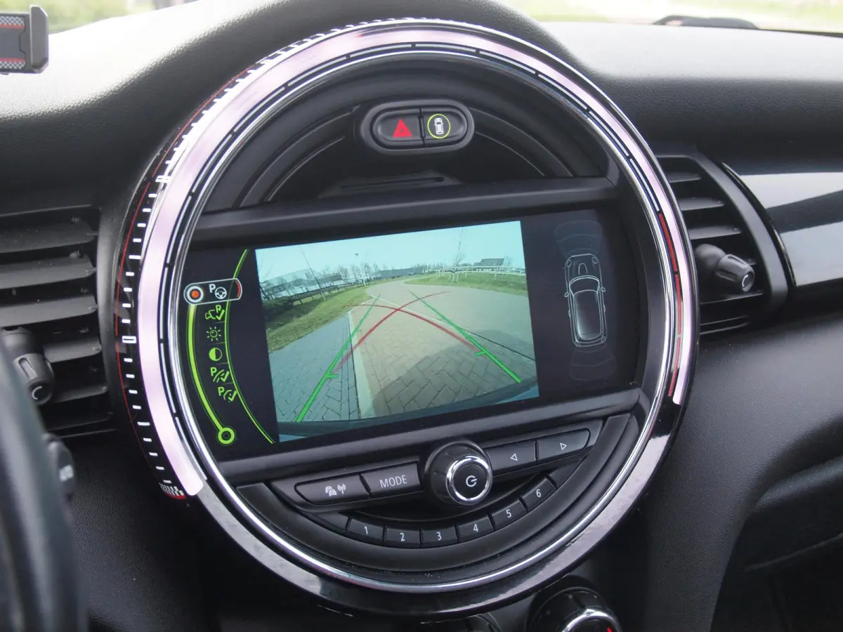 2.0 John Cooper Works Chili | 231 PK | Panoramadak | Head-Up Display | Harman Kardon | Camera | Automaat |