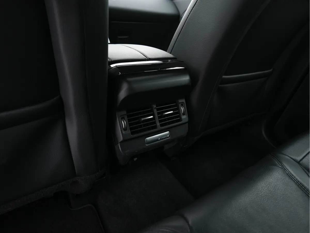 2.0 D180 AWD SE (INCL-BTW) Aut. *LEATHER | FULL-LED | HEATED-COMFORTSEATS | NAVI-FULLMAP | SHIFTPADDLES | CAMERA | ECC | CARPLAY | PDC | CRUISE | 18''ALU*