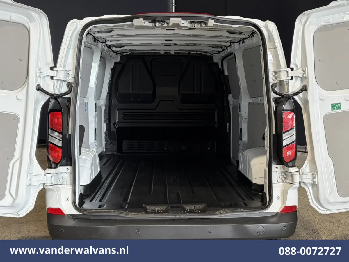 2.0 TDCI 136pk L2H1 Euro6 Airco | Camera | Apple Carplay | LED Cruisecontrol, Android Auto, Verwarmde Voorruit, Parkeersensoren, Bijrijdersbank, 2740kg trekvermogen