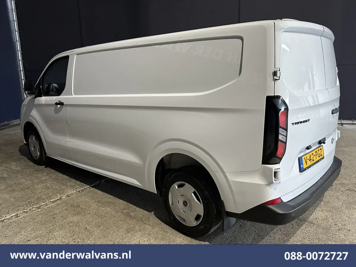 2.0 TDCI 136pk L2H1 Euro6 Airco | Camera | Apple Carplay | LED Cruisecontrol, Android Auto, Verwarmde Voorruit, Parkeersensoren, Bijrijdersbank, 2740kg trekvermogen