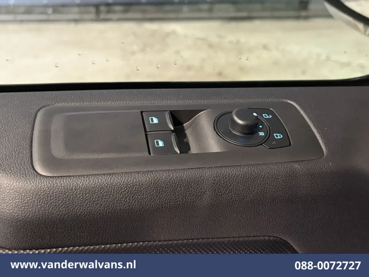2.0 TDCI 136pk L2H1 Euro6 Airco | Camera | Apple Carplay | LED Cruisecontrol, Android Auto, Verwarmde Voorruit, Parkeersensoren, Bijrijdersbank, 2740kg trekvermogen