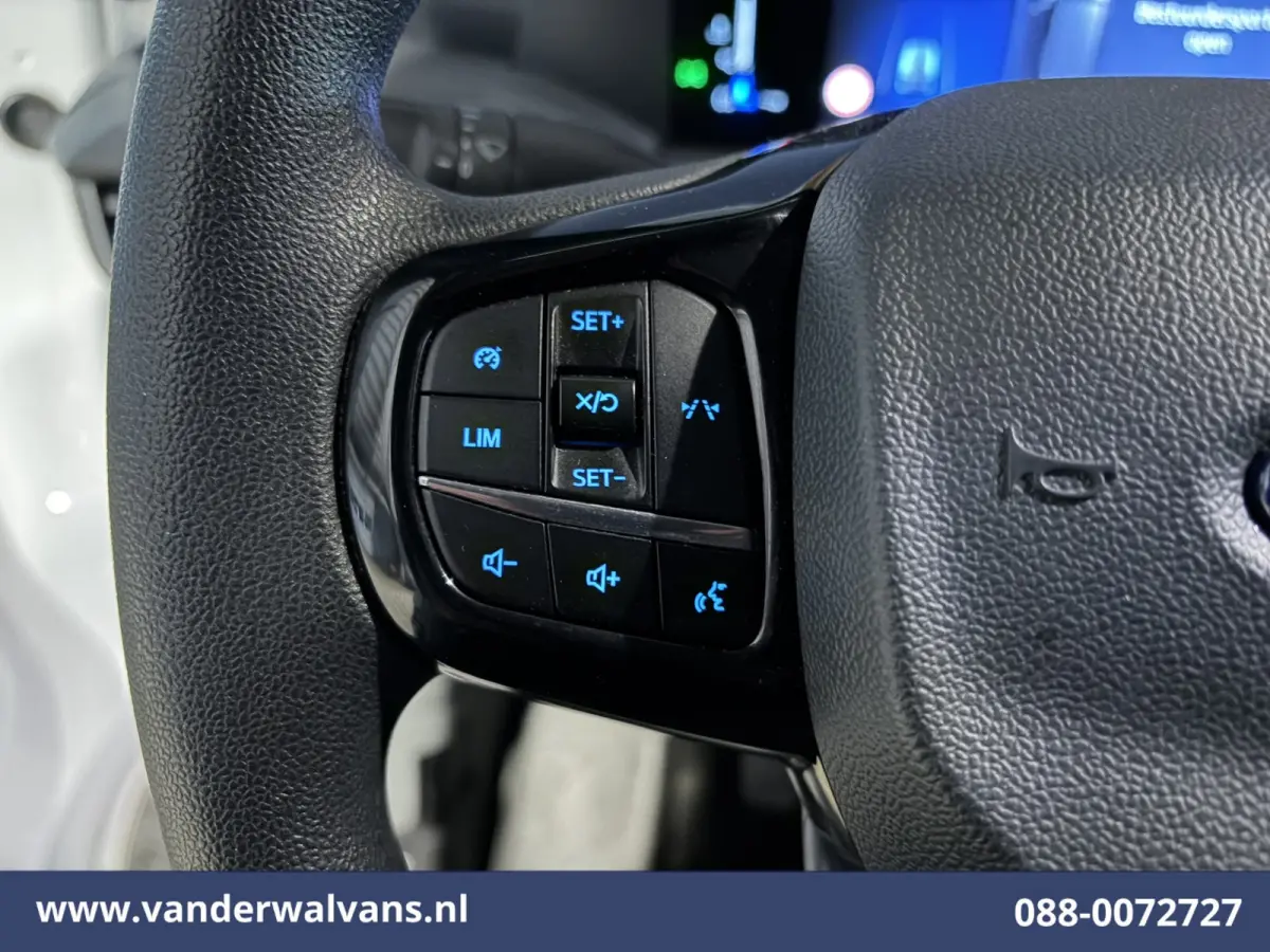 2.0 TDCI 136pk L2H1 Euro6 Airco | Camera | Apple Carplay | LED Cruisecontrol, Android Auto, Verwarmde Voorruit, Parkeersensoren, Bijrijdersbank, 2740kg trekvermogen