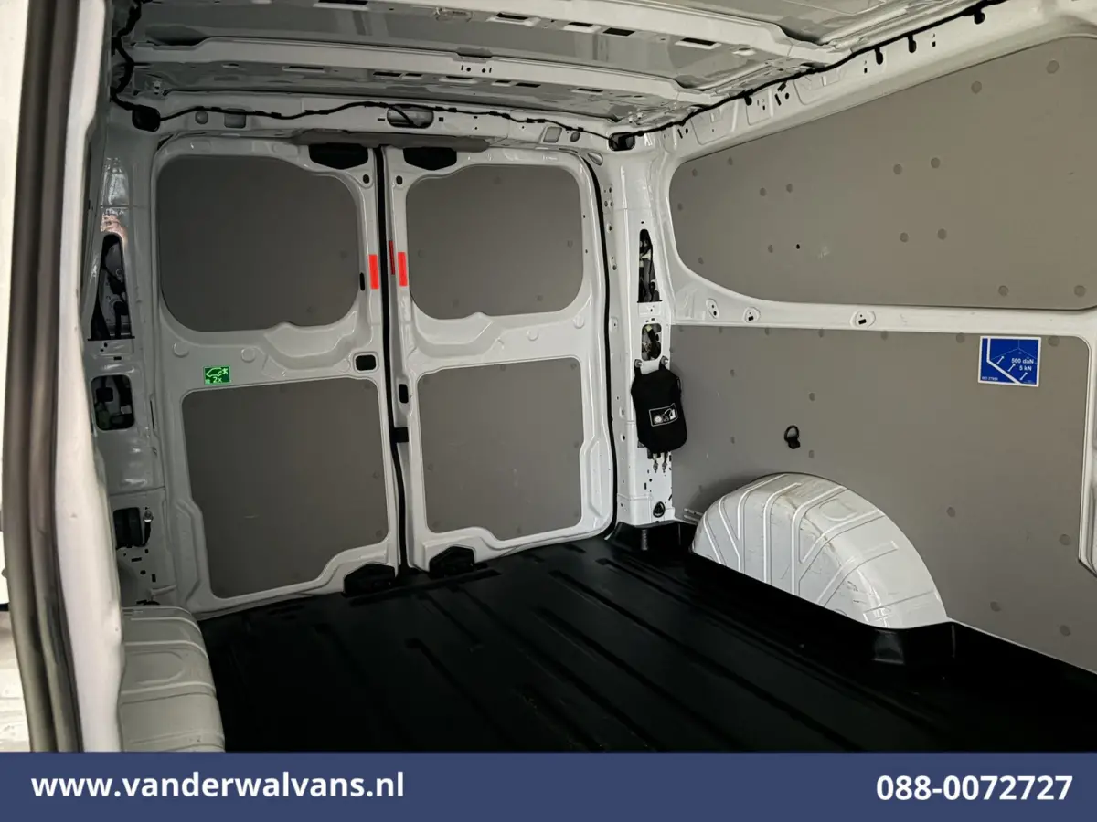 2.0 TDCI 136pk L2H1 Euro6 Airco | Camera | Apple Carplay | LED Cruisecontrol, Android Auto, Verwarmde Voorruit, Parkeersensoren, Bijrijdersbank, 2740kg trekvermogen