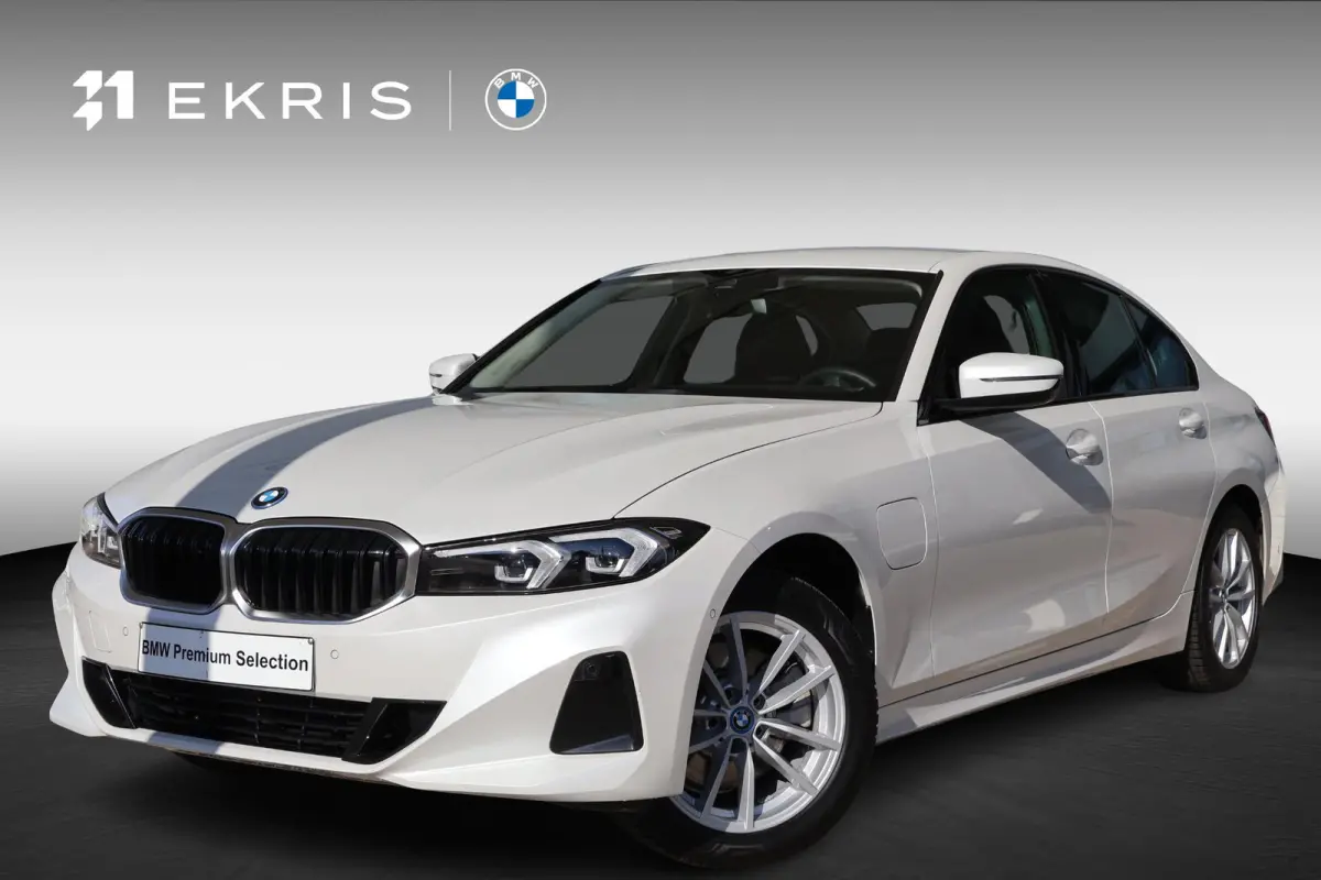 320e | LCI met Widescreen Display | Leder | Camera | Parkeersensoren voor en achter | Climate Control | Sportstoelen