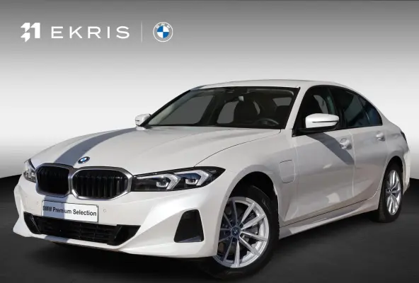 320e | LCI met Widescreen Display | Leder | Camera | Parkeersensoren voor en achter | Climate Control | Sportstoelen