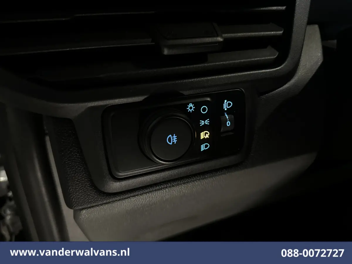 2.0 TDCI 136pk L2H1 Euro6 Airco | Camera | LED | Cruisecontrol | Apple Carplay Android Auto, Verwarmde voorruit, Parkeersensoren, Bijrijdersbank, 2800kg trekvermogen
