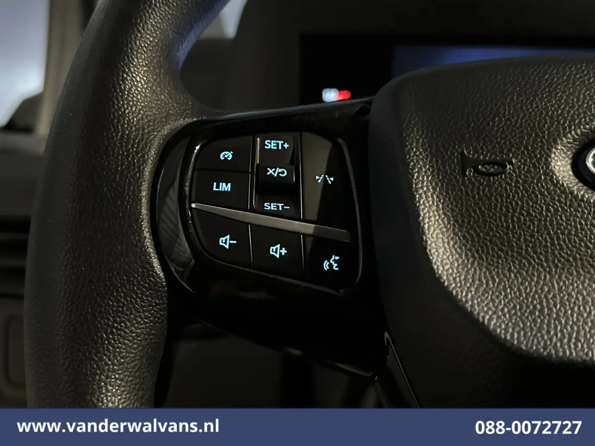 2.0 TDCI 136pk L2H1 Euro6 Airco | Camera | LED | Cruisecontrol | Apple Carplay Android Auto, Verwarmde voorruit, Parkeersensoren, Bijrijdersbank, 2800kg trekvermogen