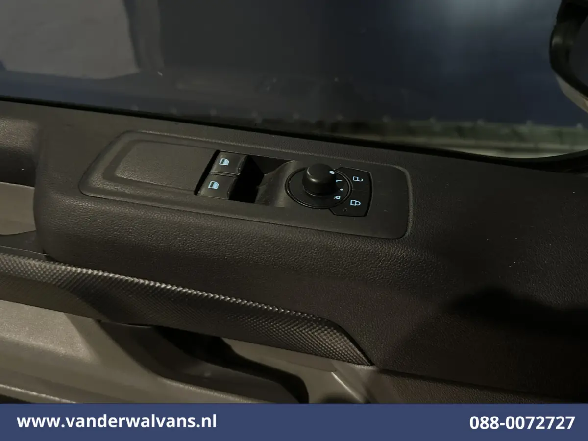 2.0 TDCI 136pk L2H1 Euro6 Airco | Camera | LED | Cruisecontrol | Apple Carplay Android Auto, Verwarmde voorruit, Parkeersensoren, Bijrijdersbank, 2800kg trekvermogen