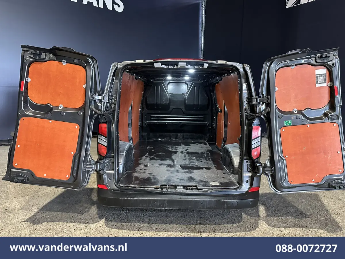 2.0 TDCI 136pk L2H1 Euro6 Airco | Camera | LED | Cruisecontrol | Apple Carplay Android Auto, Verwarmde voorruit, Parkeersensoren, Bijrijdersbank, 2800kg trekvermogen