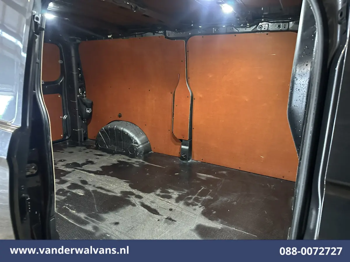2.0 TDCI 136pk L2H1 Euro6 Airco | Camera | LED | Cruisecontrol | Apple Carplay Android Auto, Verwarmde voorruit, Parkeersensoren, Bijrijdersbank, 2800kg trekvermogen