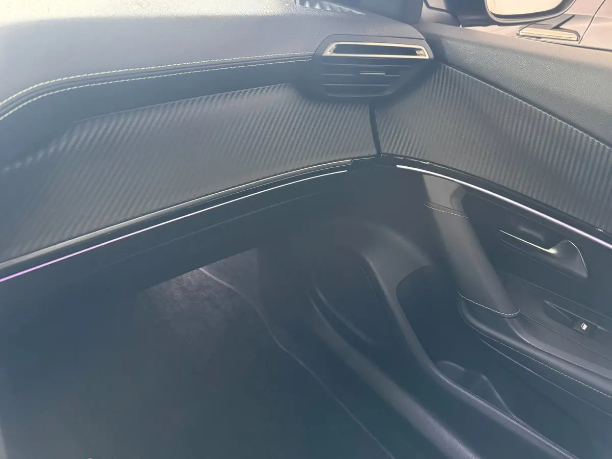 1.2 PureTech GT 131 PK NIEUWE DISTRIBUTIERIEM HALF LEDER 17"LM VELGEN CAMERA PDC CARPLAY/ANDROID AUTO