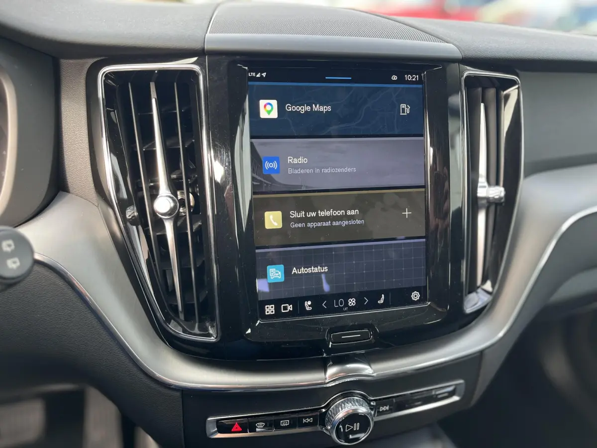 B4 Mild-Hybrid Momentum | Trekhaak |  Apple Carplay | Cruise Control | Climate Pack |