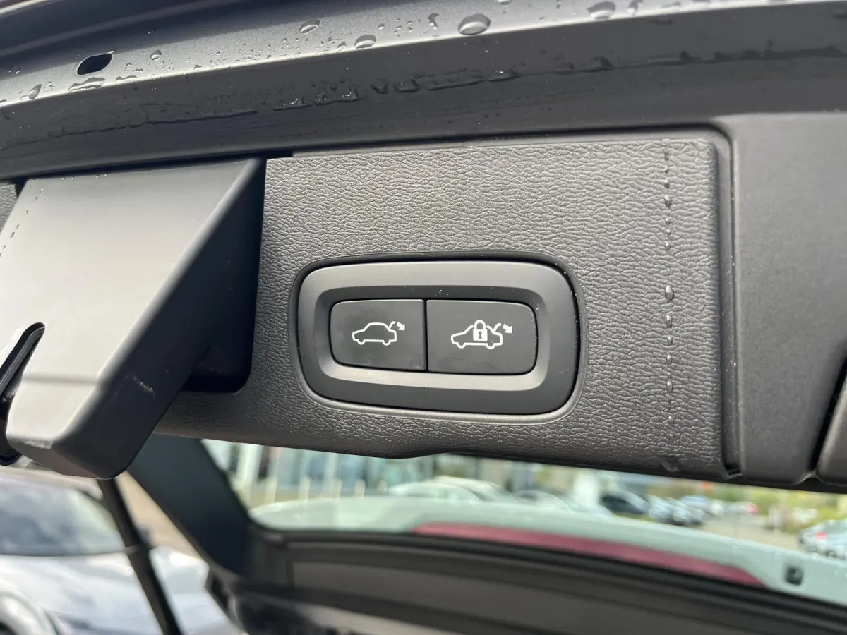 B4 Mild-Hybrid Momentum | Trekhaak |  Apple Carplay | Cruise Control | Climate Pack |