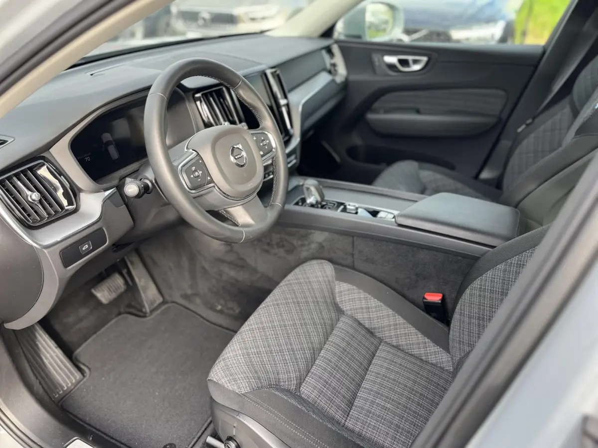 B4 Mild-Hybrid Momentum | Trekhaak |  Apple Carplay | Cruise Control | Climate Pack |