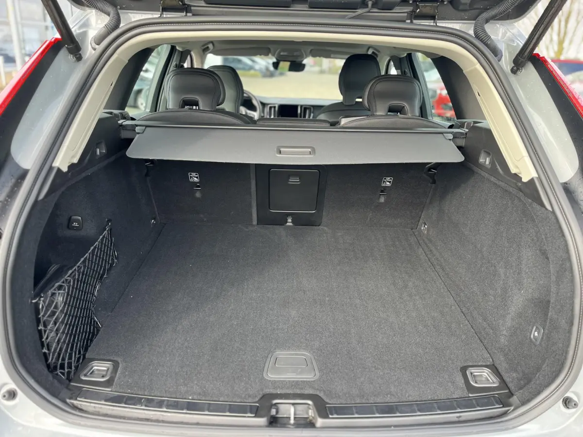 B4 Mild-Hybrid Momentum | Trekhaak |  Apple Carplay | Cruise Control | Climate Pack |