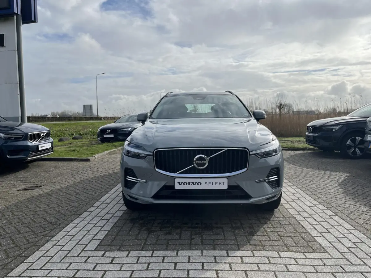 B4 Mild-Hybrid Momentum | Trekhaak |  Apple Carplay | Cruise Control | Climate Pack |