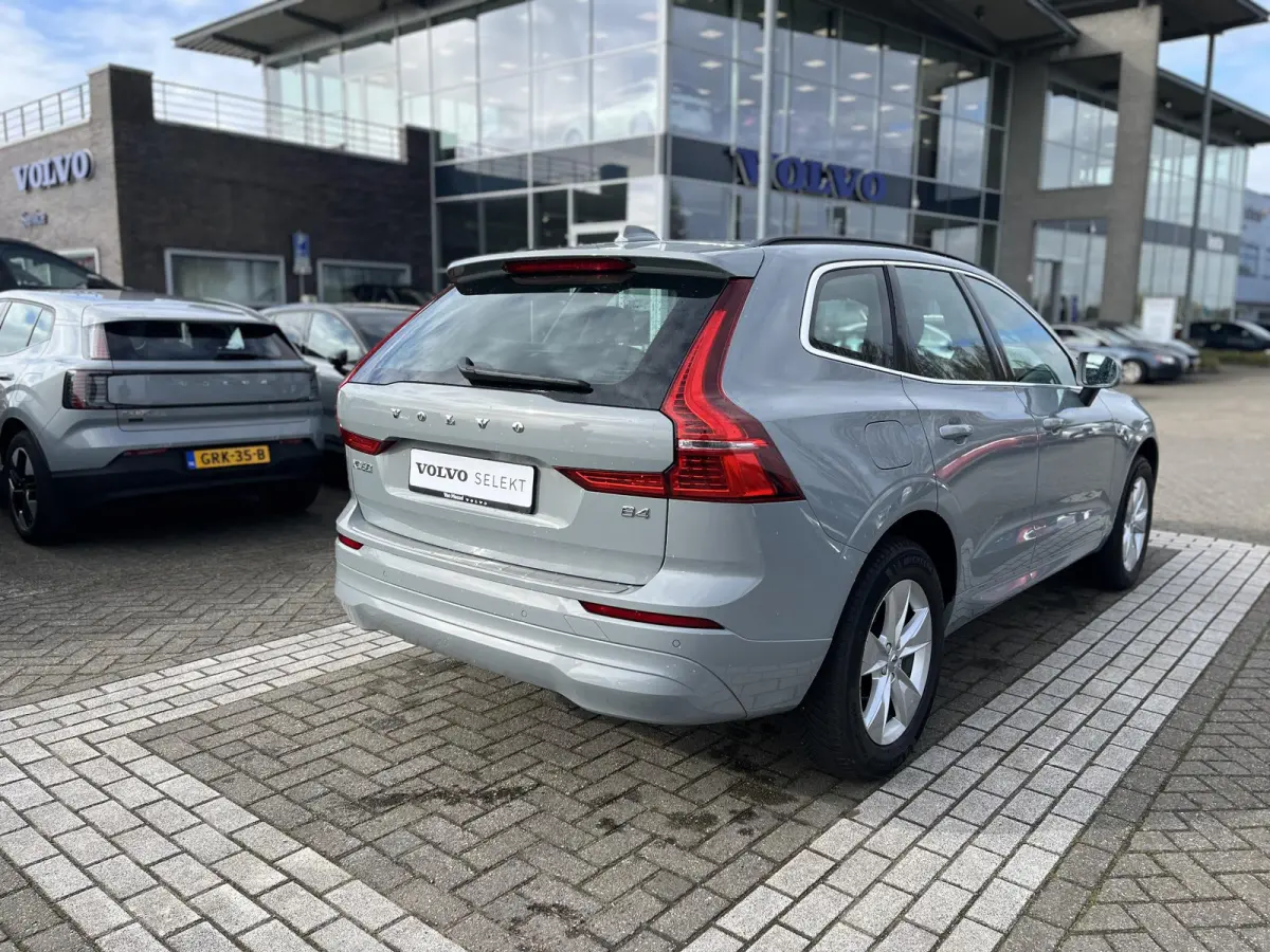 B4 Mild-Hybrid Momentum | Trekhaak |  Apple Carplay | Cruise Control | Climate Pack |