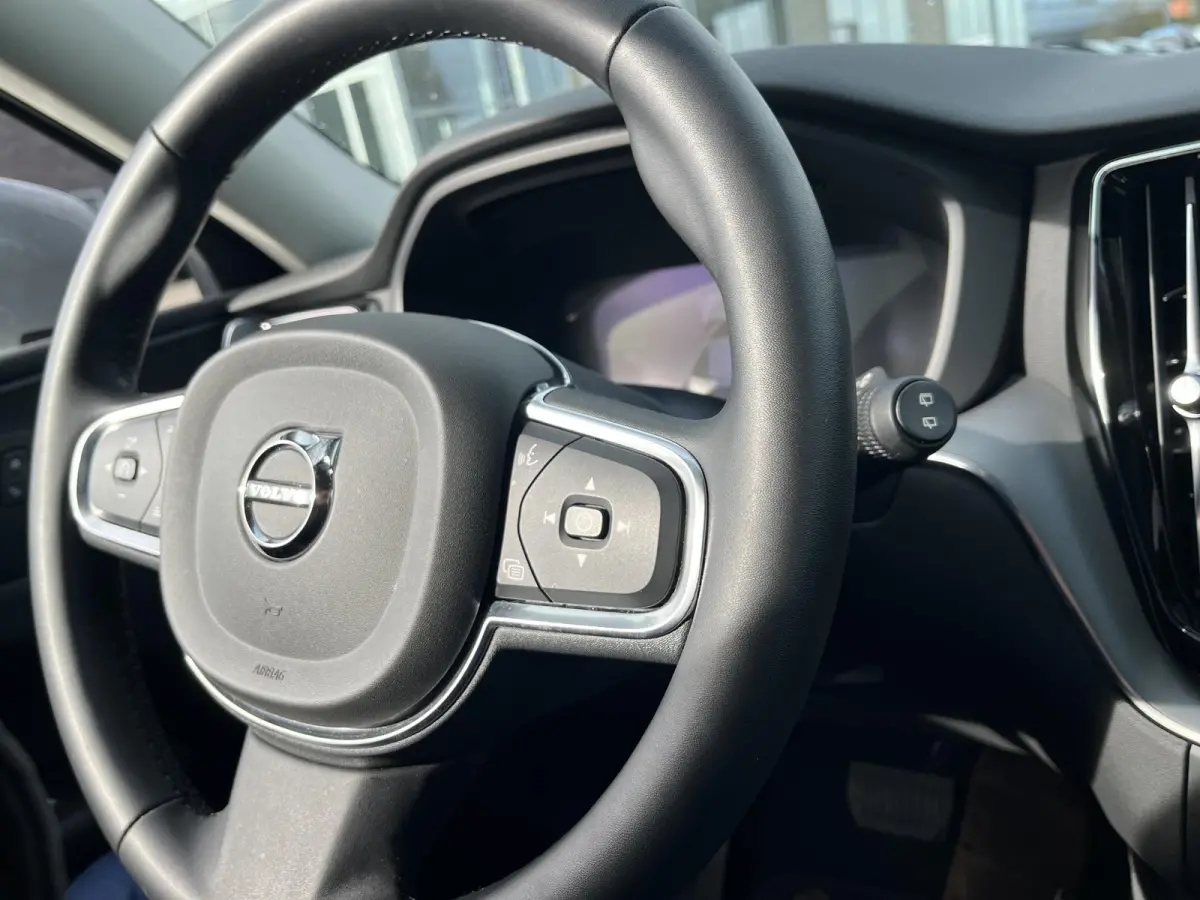 B4 Mild-Hybrid Momentum | Trekhaak |  Apple Carplay | Cruise Control | Climate Pack |