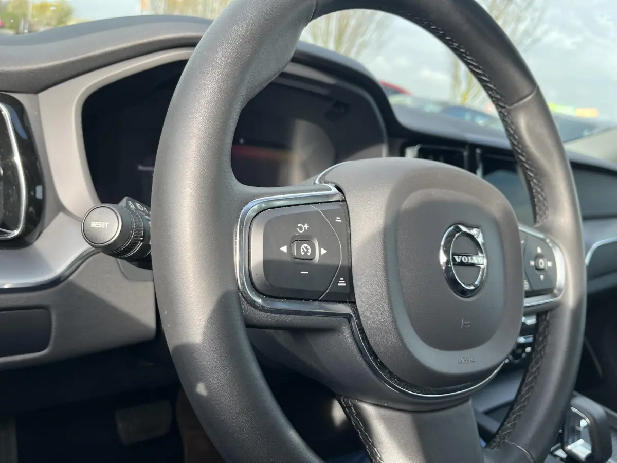 B4 Mild-Hybrid Momentum | Trekhaak |  Apple Carplay | Cruise Control | Climate Pack |