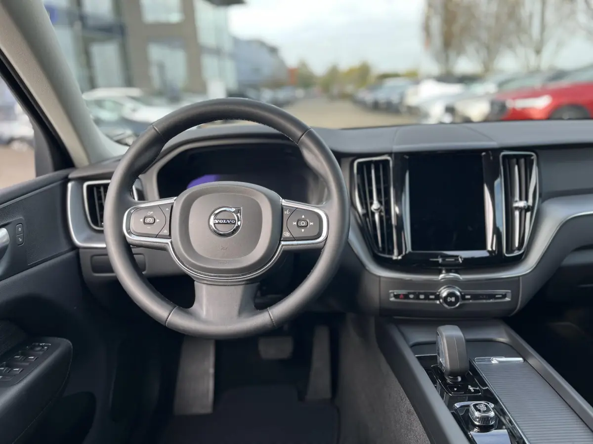 B4 Mild-Hybrid Momentum | Trekhaak |  Apple Carplay | Cruise Control | Climate Pack |