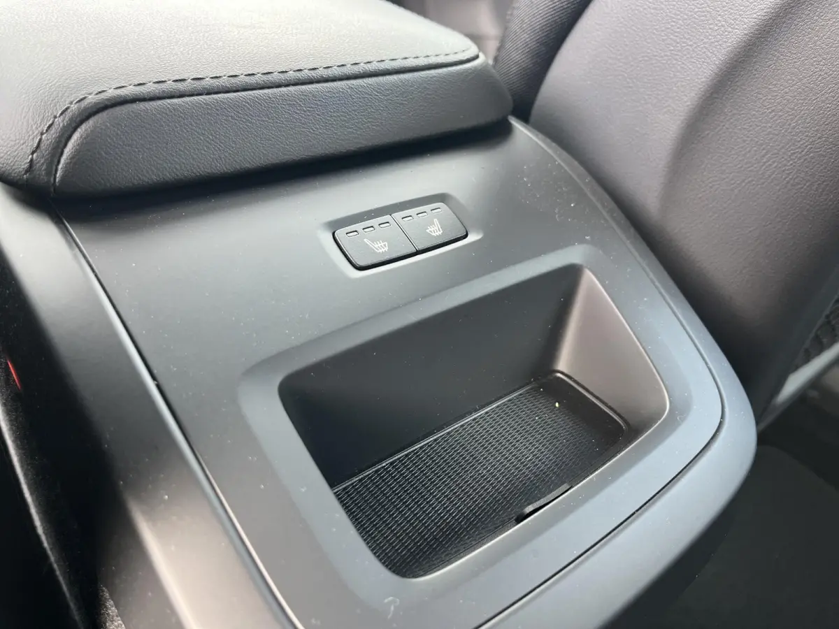 B4 Mild-Hybrid Momentum | Trekhaak |  Apple Carplay | Cruise Control | Climate Pack |
