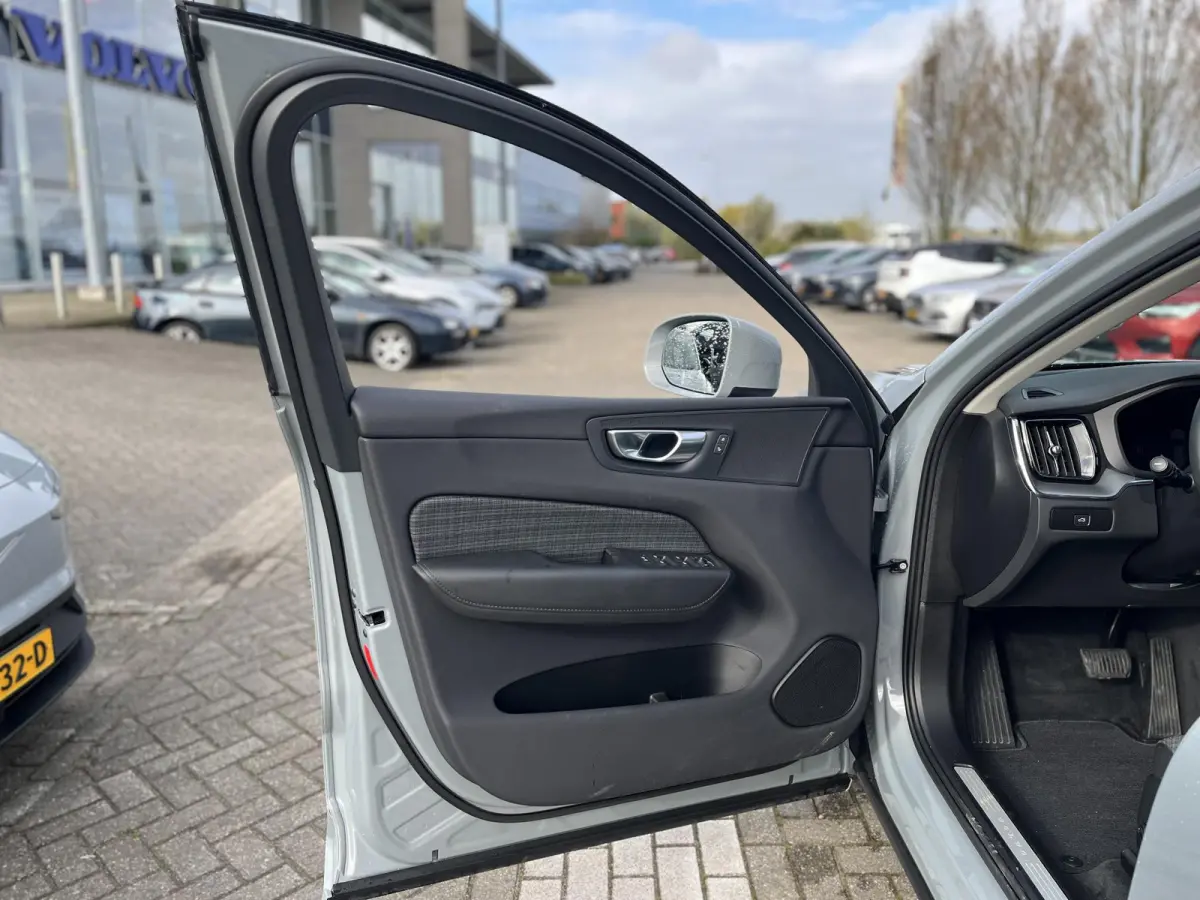 B4 Mild-Hybrid Momentum | Trekhaak |  Apple Carplay | Cruise Control | Climate Pack |