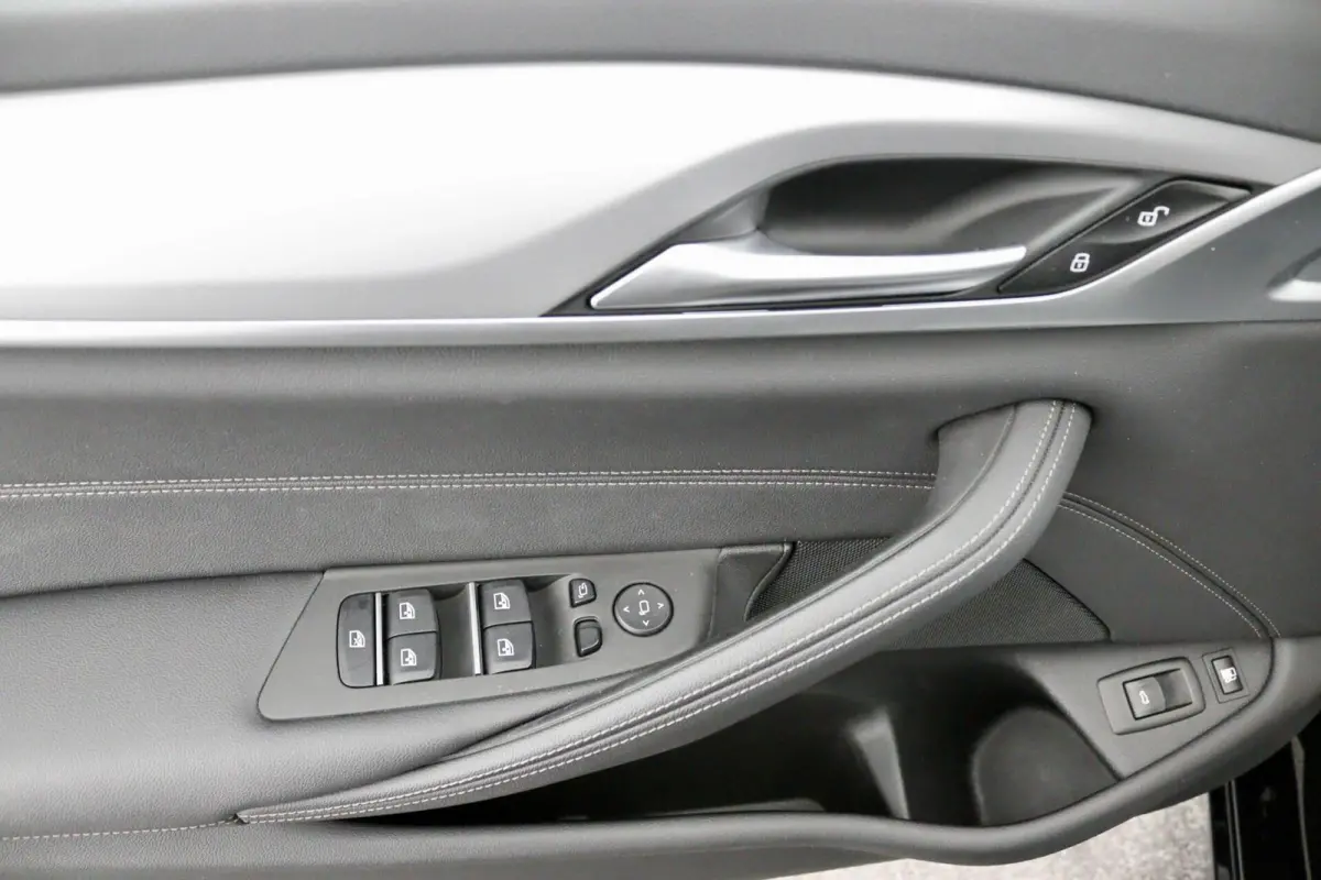 530e Business Edition Plus zwart